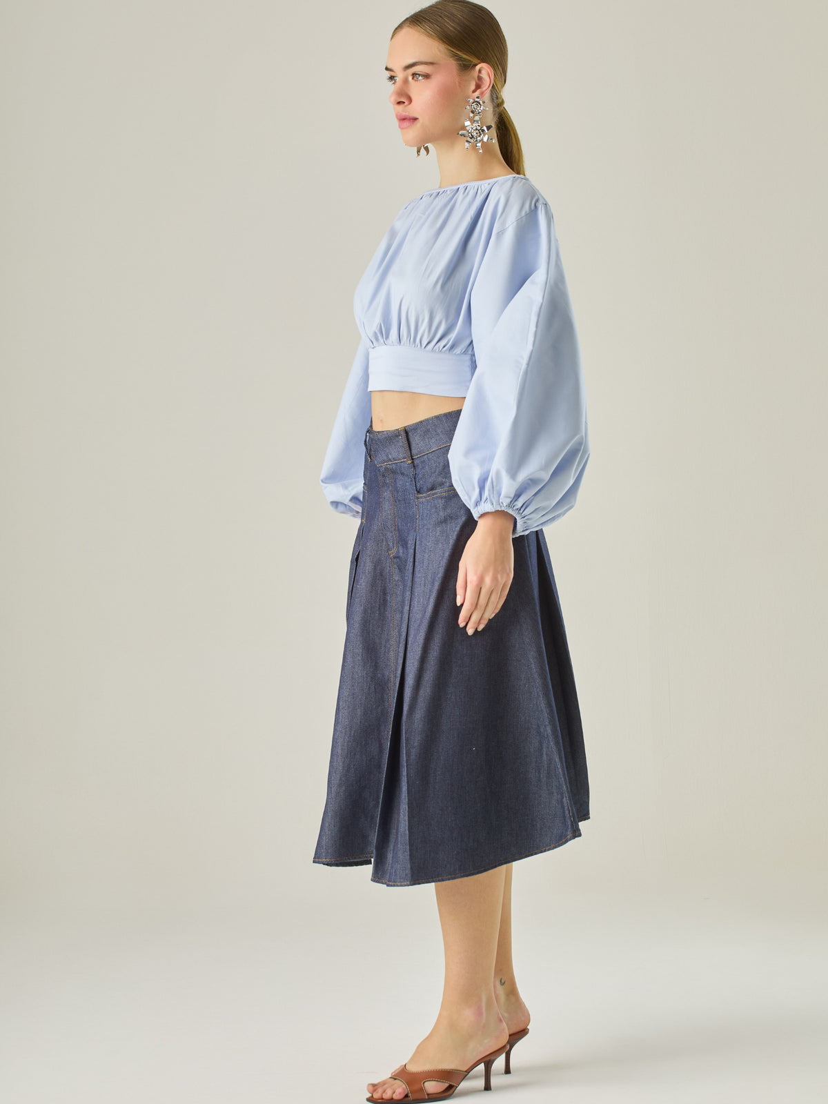 Conoce las ultimas tendencias en Vestidos,Blusas,Pantalones,Faldas,Shorts y enterizos.