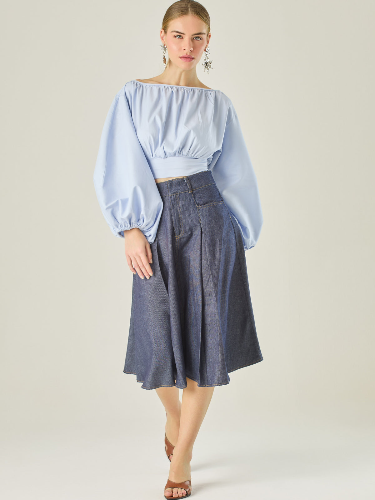 Conoce las ultimas tendencias en Vestidos,Blusas,Pantalones,Faldas,Shorts y enterizos.