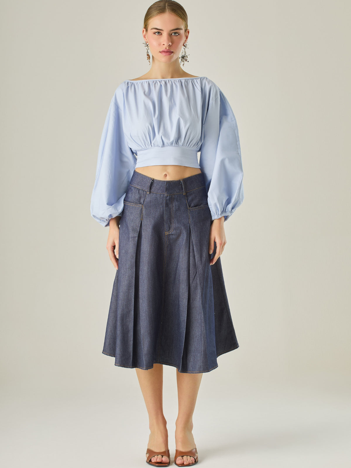 Conoce las ultimas tendencias en Vestidos,Blusas,Pantalones,Faldas,Shorts y enterizos.