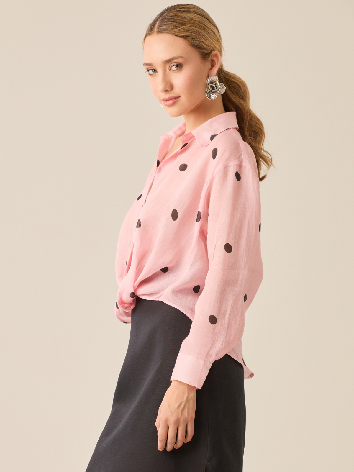 Blusa rosa Alain con corte cómodo y acabado suave para cualquier ocasión.