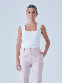 Blusa femenina blanca Amatista con un toque minimalista y sofisticado