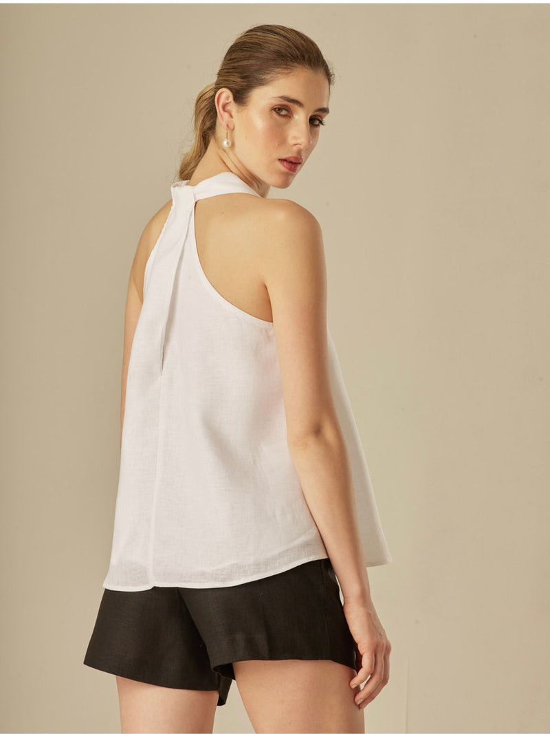 Blusa Anell en color blanco, perfecta para looks de oficina o reuniones.