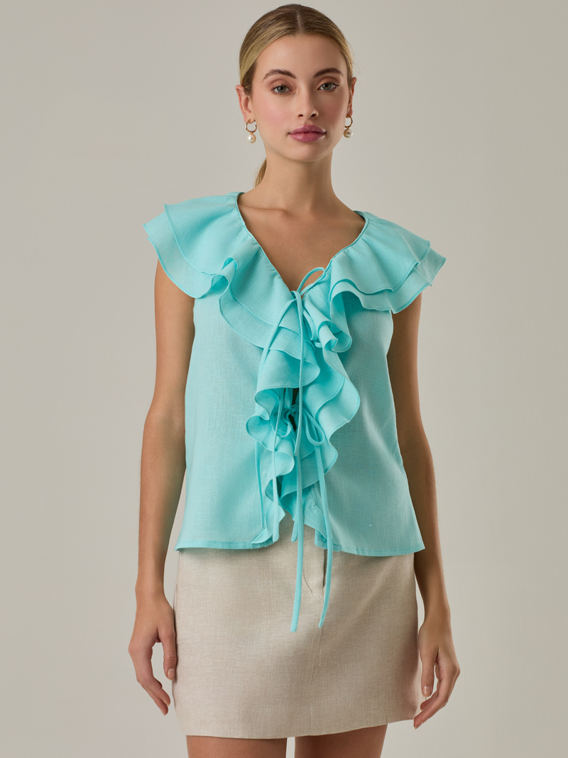 Blusa  con  escote en v y manga sisa, su diseño de arandelas delanteras hace que luzca elegante, es perfecta para looks sofisticados.

Color: Azul

Material: 83% Ramie 17% Algodón.