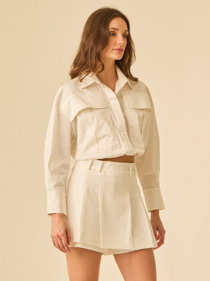 Blusa blanca Cimabue, perfecta para looks minimalistas y elegantes