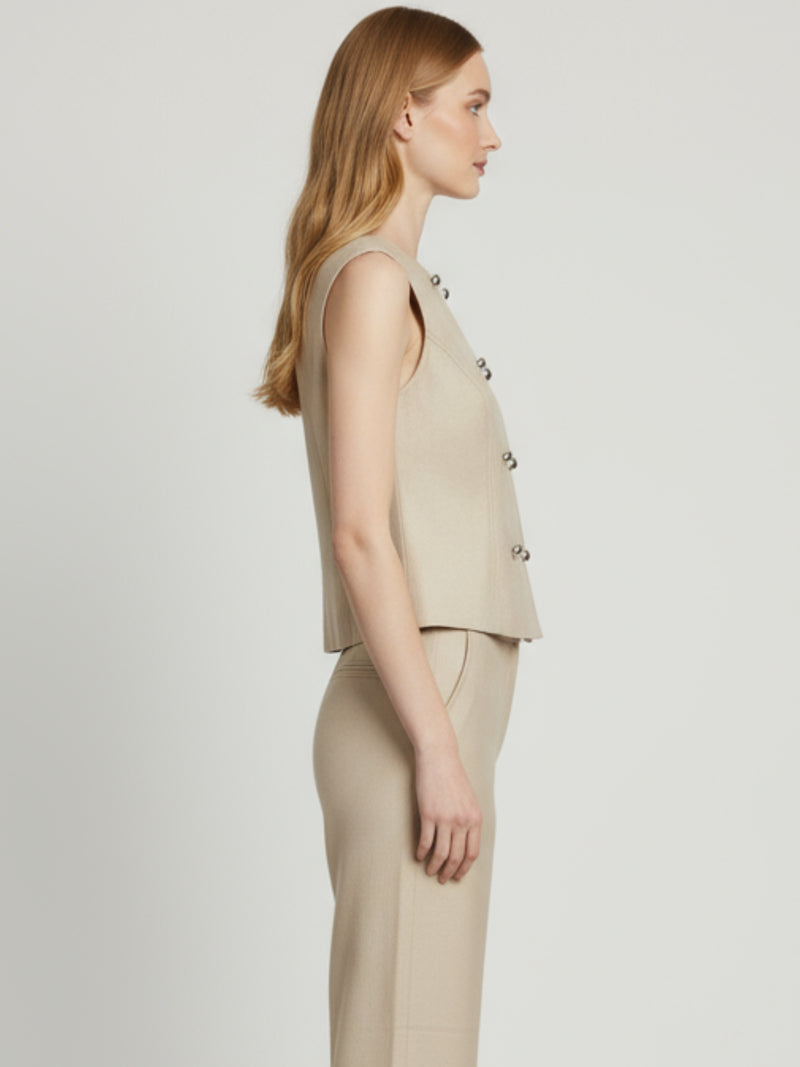 Blusa sofisticada sin mangas ideal para combinar de día o de noche 