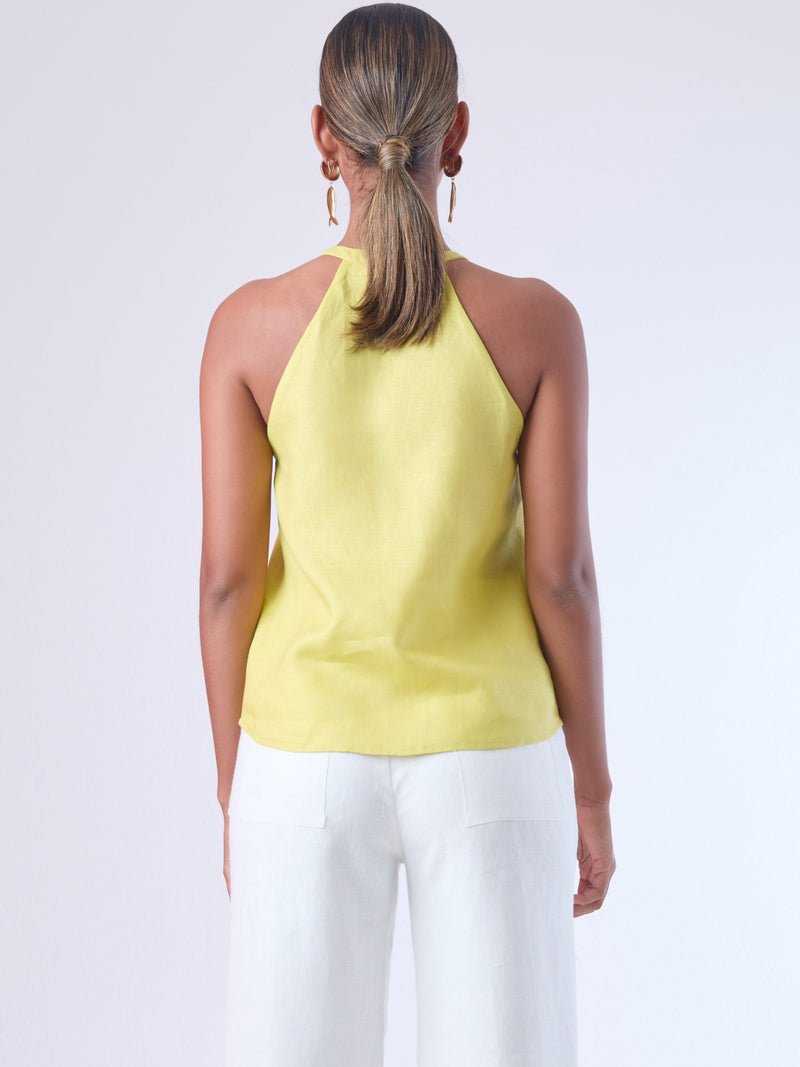Blusa sin mangas de corte relajado con escote en "V" y delicado detalle de lazo que añade un toque sutil y femenino. Su diseño ligero y elegante la hace ideal para lograr un look fresco, moderno y atemporal

Detalles:

Color: Amarillo