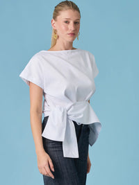 Blusa Shantall Blanco de manga corta con estilo chic y estructura suave en color blanco.