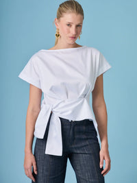 Blusa Shantall Blanco con nudo lateral y silueta elegante en tono blanco para mujer.