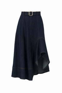 Falda midi con silueta fluida y corte asimétrico que aporta movimiento con cada paso. Incorpora cinturón con hebilla para ajustar en la cintura y costuras visibles que estilizan la figura. Un diseño versátil que combina elegancia y dinamismo en una sola prenda.