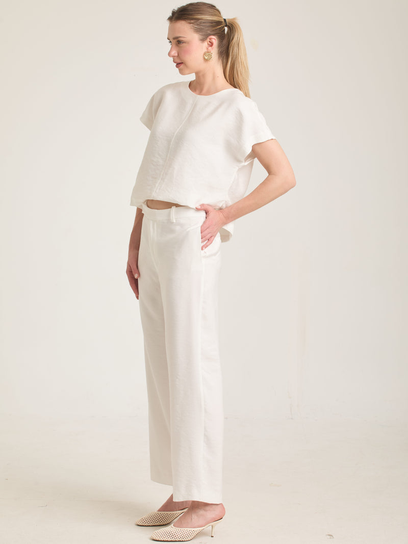 Pantalón Bonne Blanco para mujer con corte relajado .
