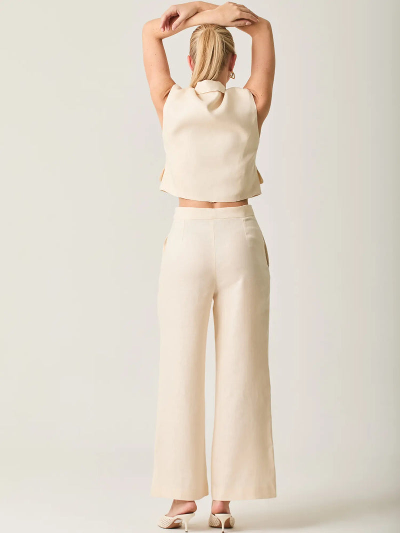 Pantalón Largo Rebe Crema de tiro alto con estilo moderno y acabado limpio ideal para looks minimalistas.