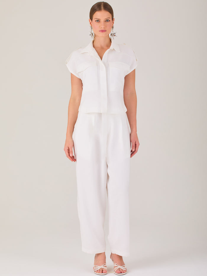 Pantalón recto de tiro medio con pretina lisa y caída fluida. Su diseño amplio y elegante proporciona comodidad sin perder el estilo, ideal para un look sofisticado y versátil

Detalles:

Color: Blanco