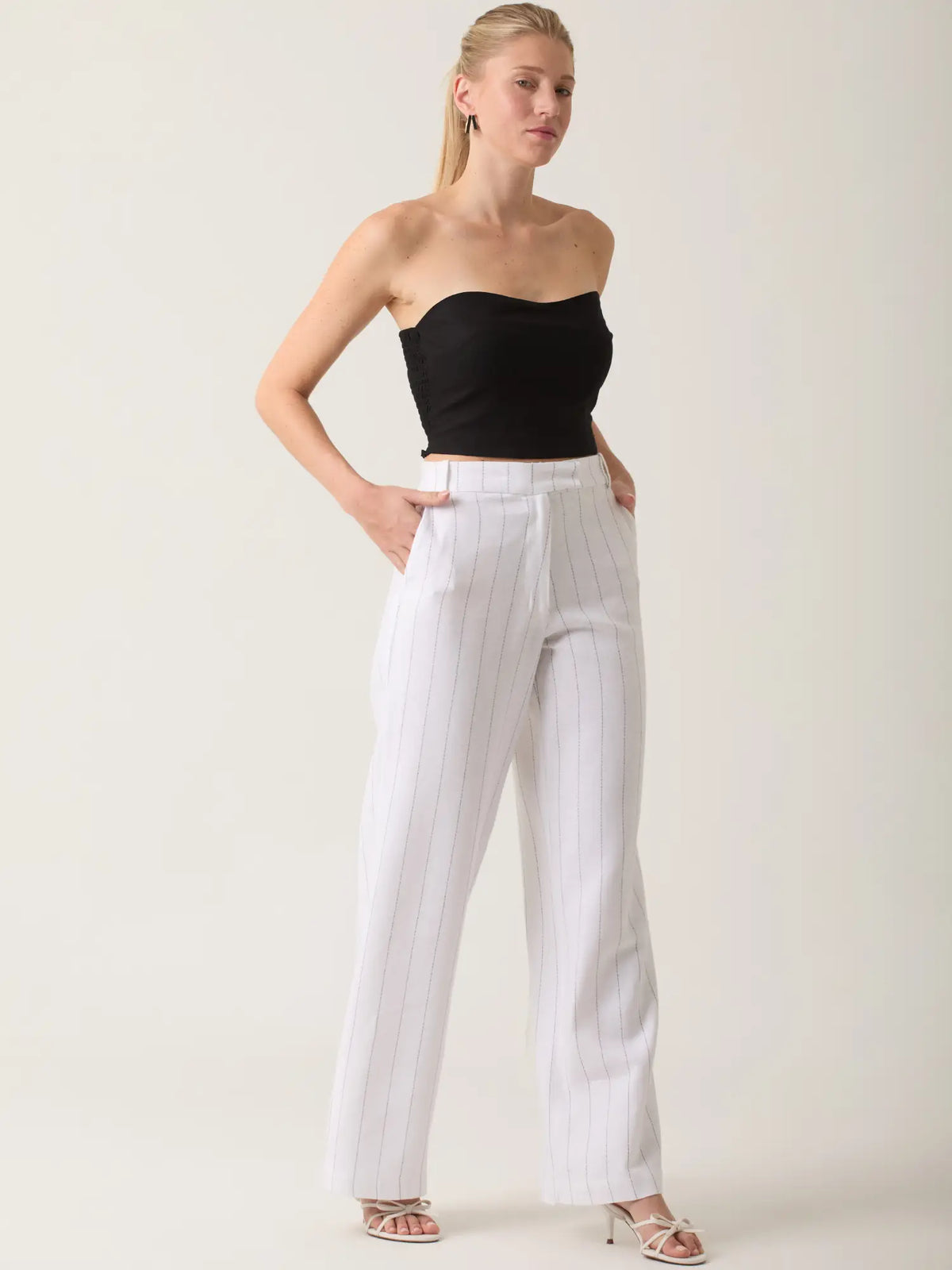 Pantalón Rondine Blanco elegante con rayas finas y caída fluida