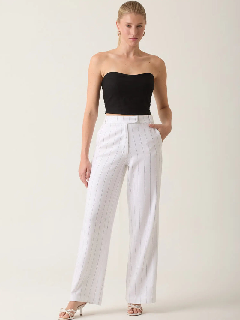 Pantalón Rondine Blanco con rayas verticales finas y corte elegante para mujer.