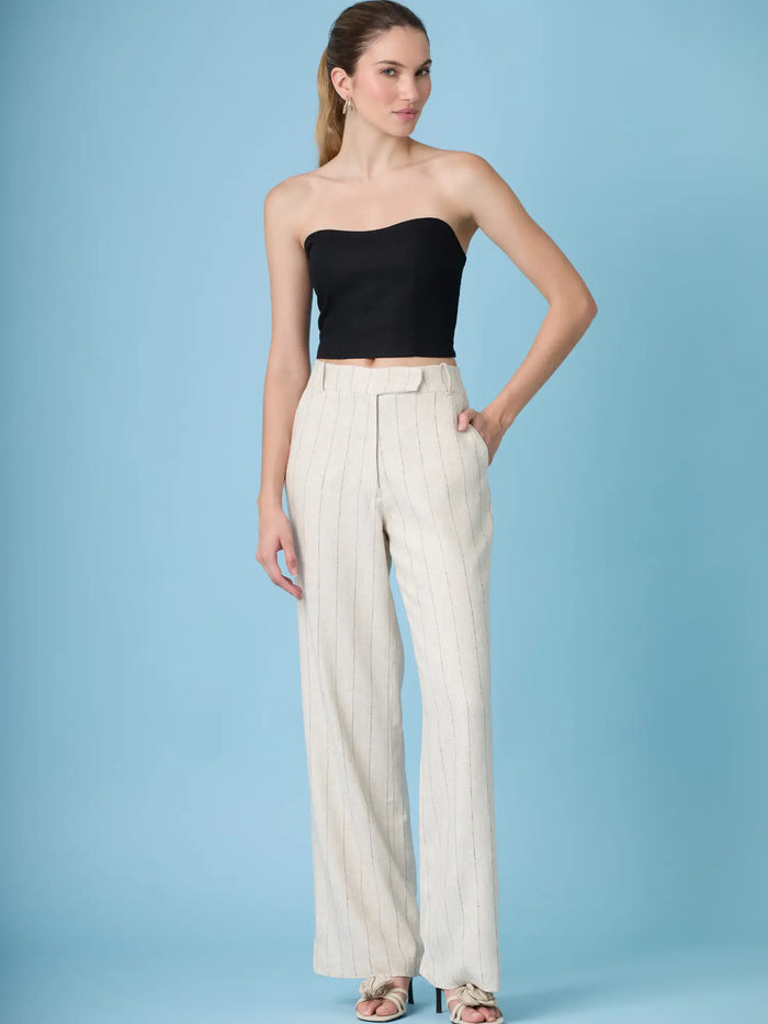 Pantalón Rondine Sand elegante en color arena con rayas finas y diseño de pierna amplia.