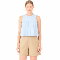 Este short presenta un diseño clásico y elegante, con un corte de tiro medio y una silueta recta que estiliza la figura. Su confección estructurada le da un aire sofisticado y versátil, ideal tanto para looks casuales como para combinaciones más refinadas. Incluye bolsillos laterales discretos que aportan funcionalidad sin perder delicadeza en el diseño.

Detalles:

Color: Sand

Material: 100% lino. Forro 100% Rayón