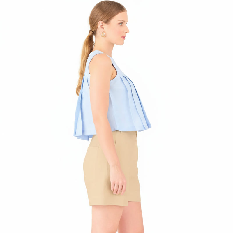 Este short presenta un diseño clásico y elegante, con un corte de tiro medio y una silueta recta que estiliza la figura. Su confección estructurada le da un aire sofisticado y versátil, ideal tanto para looks casuales como para combinaciones más refinadas. Incluye bolsillos laterales discretos que aportan funcionalidad sin perder delicadeza en el diseño.

Detalles:

Color: Sand

Material: 100% lino. Forro 100% Rayón