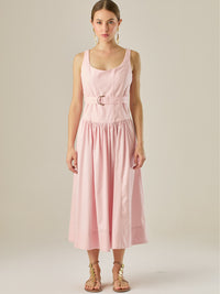 Vestido midi sin mangas con escote redondeado y cinturón decorativo que acentúa la cintura. Su silueta limpia y femenina, junto con la falda con caída suave, lo convierten en una opción elegante y versátil para un look sofisticado y atemporal.

Detalles:

Color: Rosa

Material: 69% Rayon 29% Lino 2% Lino