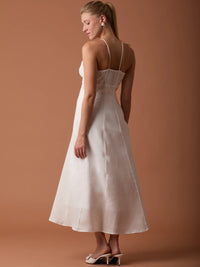 Vestido Largo Imada Blanco elegante con  encaje y caída con vuelo suave.