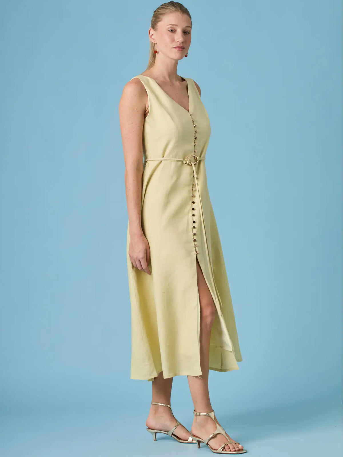 Vestido Largo Jacques Amarillo para mujer con silueta veraniega y caída ligera.
