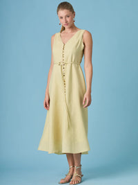 Vestido Largo Jacques Amarillo con tirantes anchos y estilo elegante en tono amarillo suave.