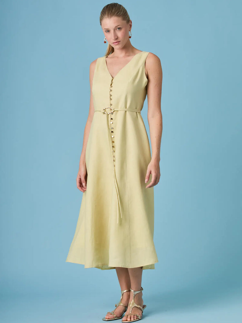 Vestido Largo Jacques Amarillo con tirantes anchos y estilo elegante en tono amarillo suave.