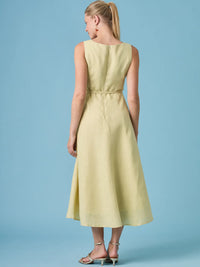 Vestido Largo Jacques Amarillo para mujer con diseño sofisticado, botones decorativos y acabado liviano.