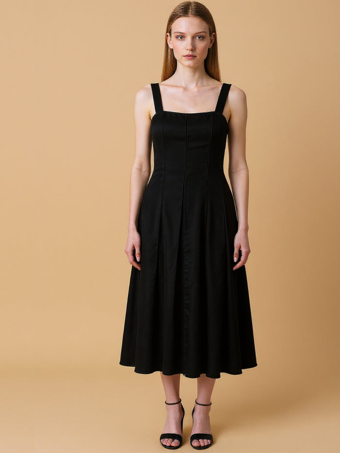 Vestido midi con tirantes anchos y escote recto que enmarca los hombros con elegancia. El cuerpo entallado lleva cortes verticales tipo corsé que definen la silueta, mientras la falda evasé abre con amplitud y movimiento hasta media pantorrilla. Un diseño depurado y femenino, ideal para eventos o noches especiales; combínalo con sandalias de tacón y joyería mínima para un look impecable