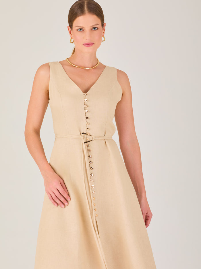 Vestido de corte midi, elegante, con botones frontales. Ideal para una ocasión especial.